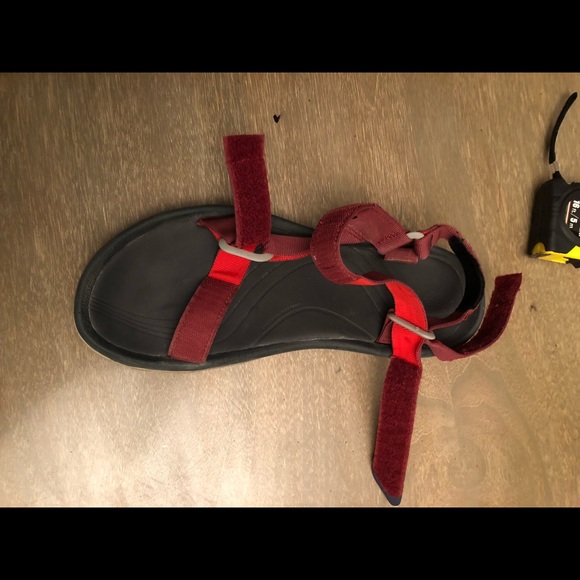 Teva Velcro river sandals like new - Picture 3 of 6